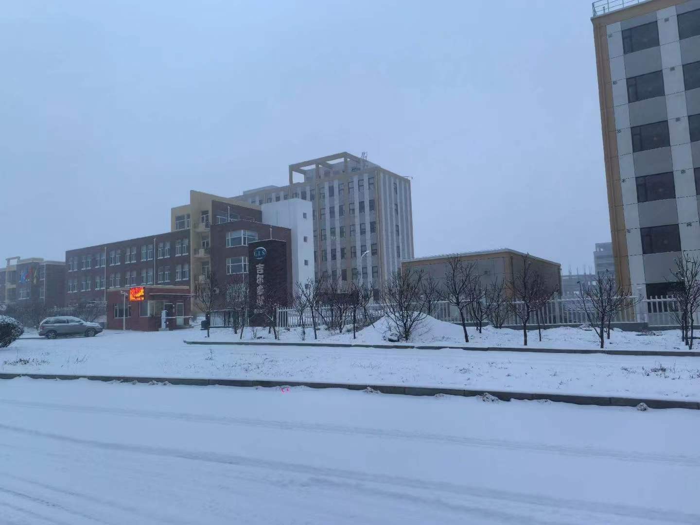 初雪降落
