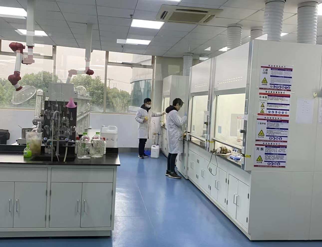多肽固相合成：分子世界的自动化工厂